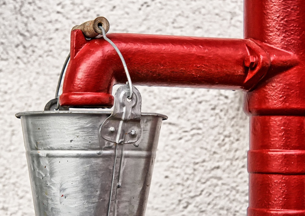 Quelle est la différence entre une pompe à eau et un surpresseur d'eau ?